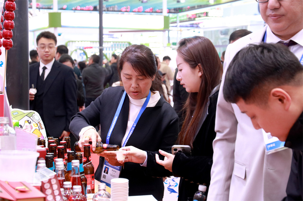 “东极”向“新”潮涌来——第三十四届哈尔滨国际经济贸易洽谈会佳木斯展区侧记