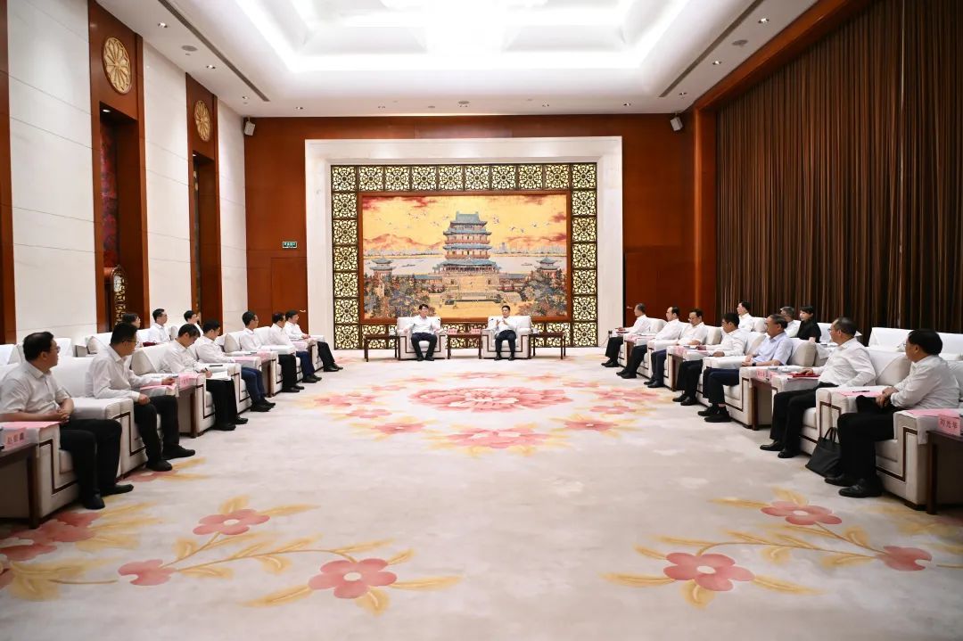 江西與中國(guó)礦業(yè)大學(xué)（北京）簽署戰(zhàn)略合作協(xié)議 葉建春會(huì)見(jiàn)韓尚峰劉波