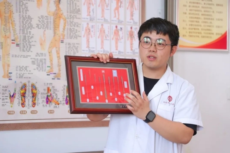 河间英华学校：教室变成“迷你杏林馆”