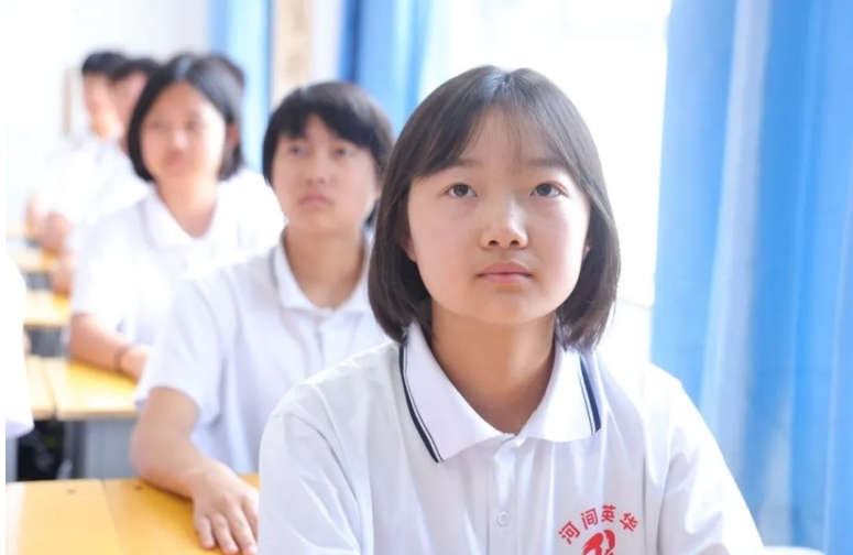 河间英华学校：教室变成“迷你杏林馆”