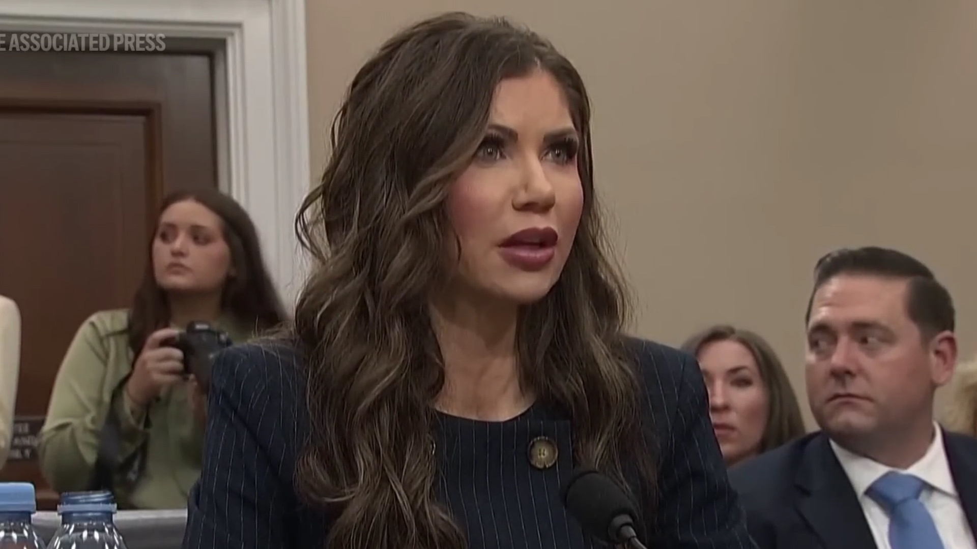 美国政府暂停哈佛大学招收国际学生资格，现有的外国学生必须转学，哈佛大学：此举违法