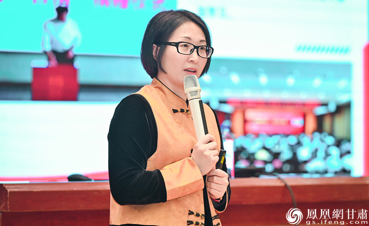 中华慈善总会网络募捐部部长周志芬分享慈善项目的设计、募捐与管理　杨艺锴　摄