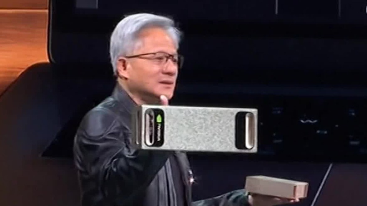 英伟达投身AI基础设施，AI热潮下，如何看待如今的芯片竞争格局？