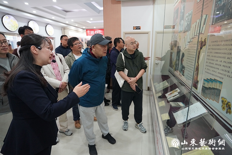 艺术家在红色教育基地重温革命历程，感悟红色精神