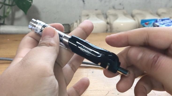 “笔枪”风靡校园存隐患，平台应为手工教学视频设红线