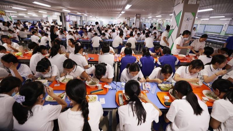 胡锡进：腐败分子能冲着小孩子们的餐桌下手，这不是一般的道德沦丧