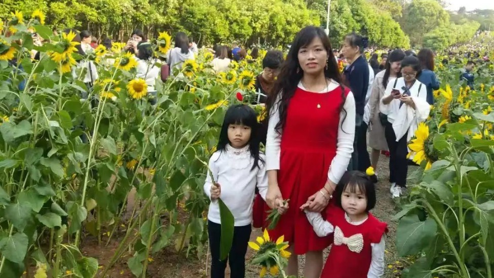 被骂“以色示人”后，女诗人的反击