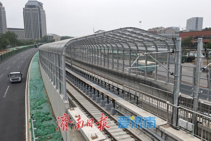 济南轨交8号线全封闭框架式声屏障建设进入尾声
