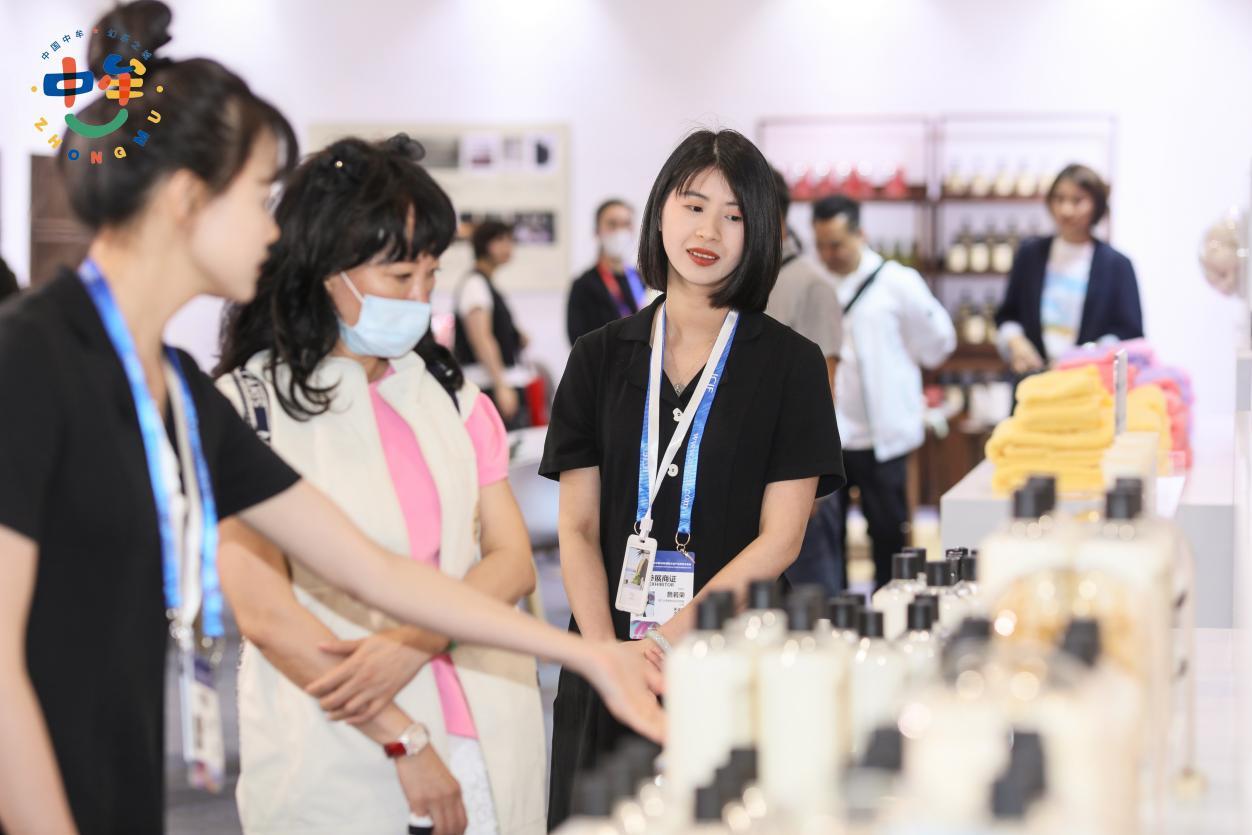 时尚生活方式吸引一批消费者与客商