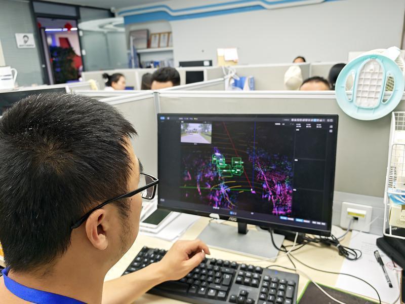 技术人员进行数据标注处理。