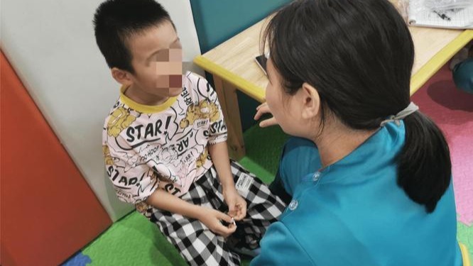 “颠婆”特教老师，为自闭症孩子而战