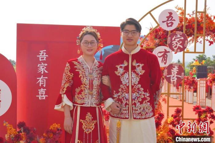 湖北多地舉行集體婚禮解鎖“中式浪漫”