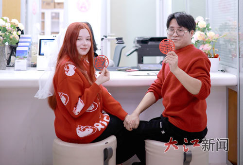 今年1月,高安市民况杰与乌克兰女友玛丽领证结婚。