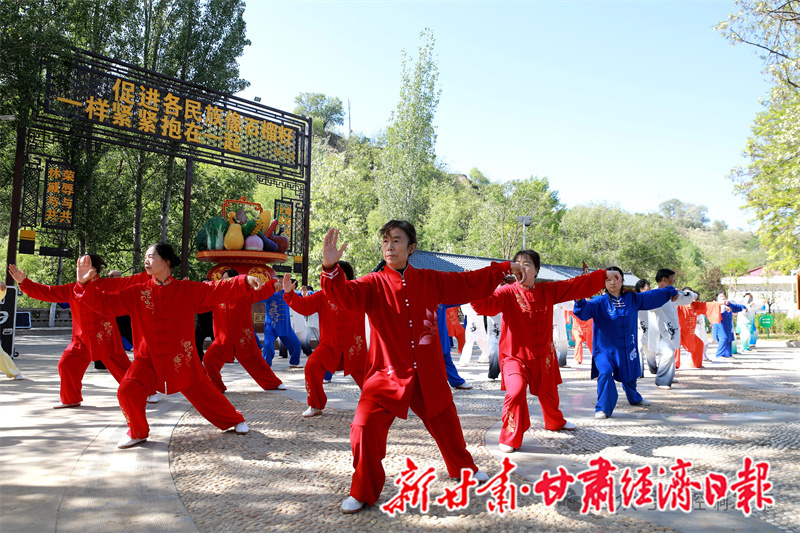 平凉市崆峒区上杨乡第二届槐花节活动现场 崆峒区融媒体中心供图