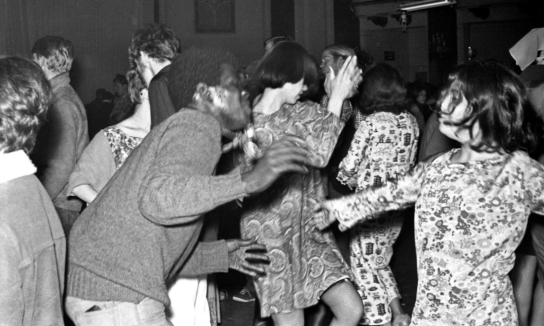 ▎ 1967年，在旧金山举办的迷幻摇滚音乐会。图源：Getty Images