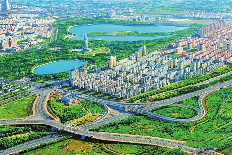 绿意盎然的嘉峪关市区　嘉峪关市委宣传部供图