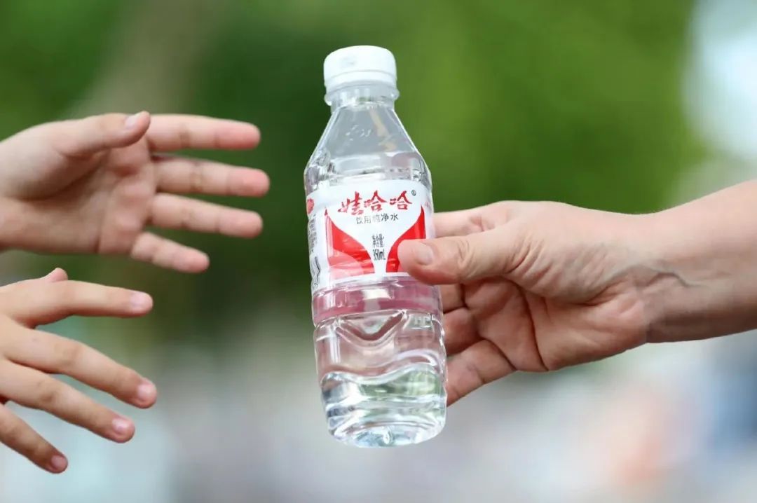 娃哈哈代工背后,宗馥莉的品牌与控制权博弈战