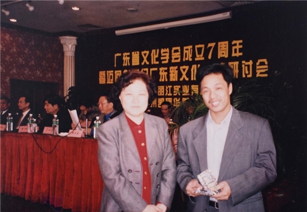 黄建璋与老友姚容宾：茶香叙旧谊，国学话传承