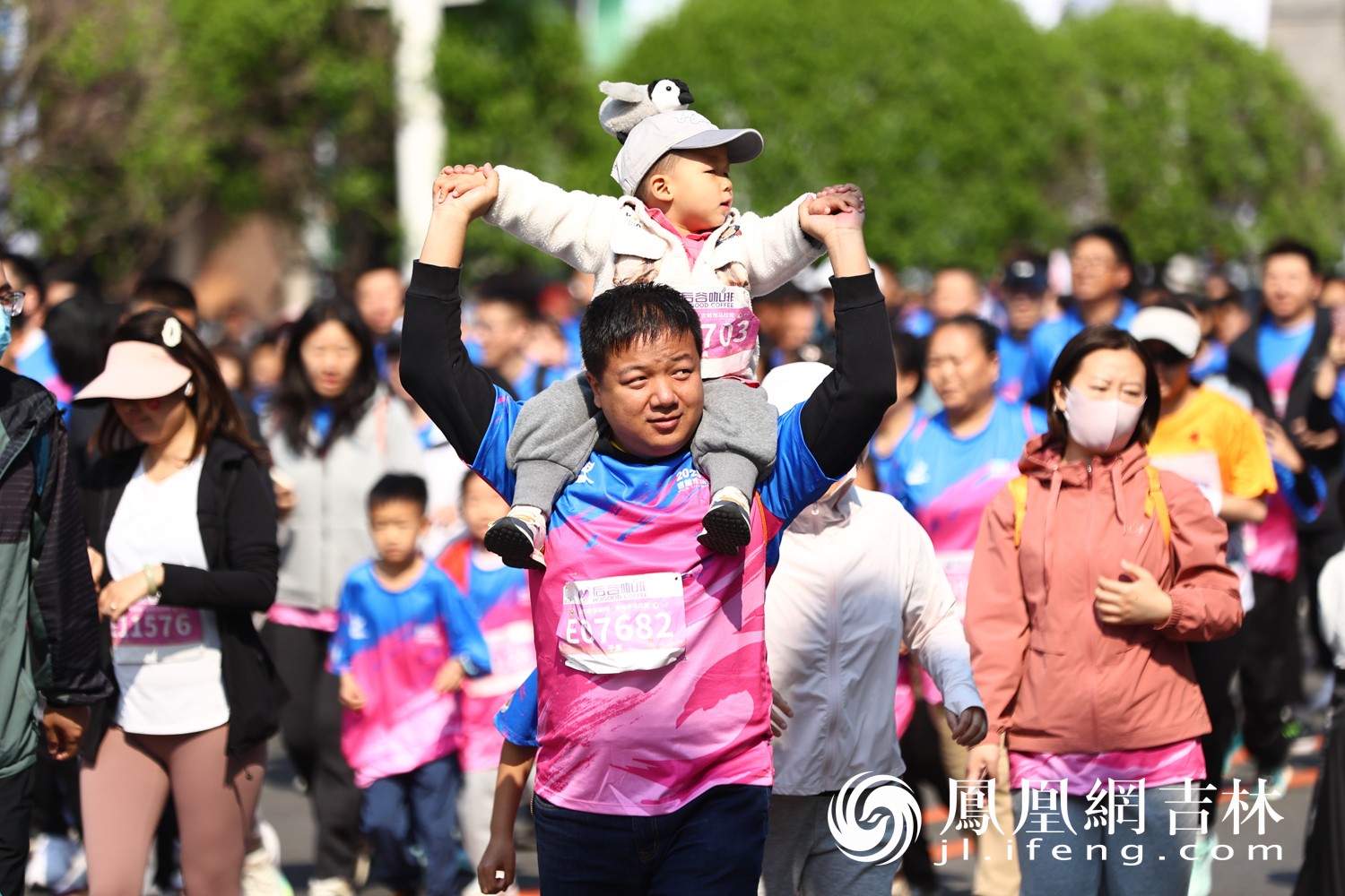 2025吉林市马拉松：30000跑者画出“博物馆之城”动感之图