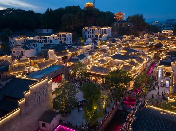 弦高城夜景盛况。