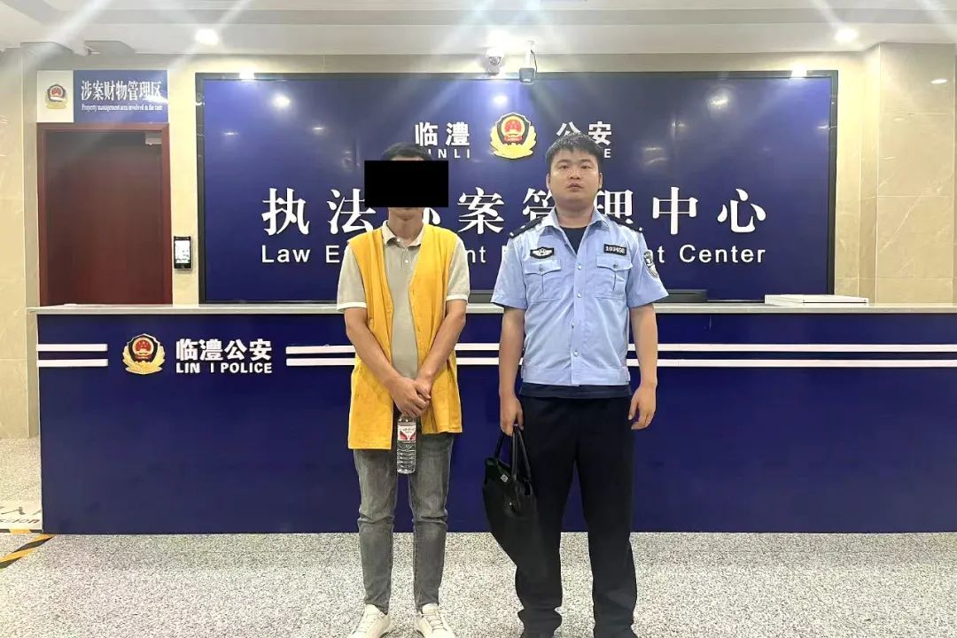 ▲抓获嫌疑人雷某