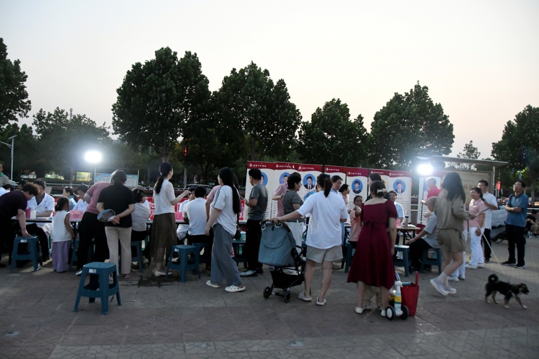 南陽中醫藥文化夜市活動現場