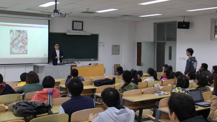 夹缝生存中的师生：裁减人员、缩招，未来民办高校出路何在？