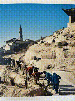 1958年初春，兰州市人民在白塔山下植树。甘肃日报记者　郑铁林（动图由即梦AI生成）