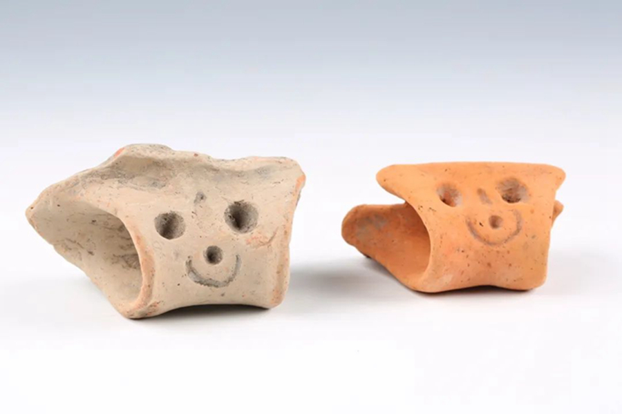 人面纹陶器耳　图片来源：宁波市文化遗产管理研究院