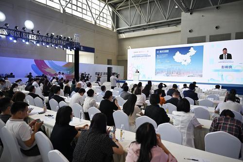 5月22日，重庆国际博览中心，第七届中国西部国际投资贸易洽谈会渝港现代服务业合作专题活动现场。记者 谢智强 摄