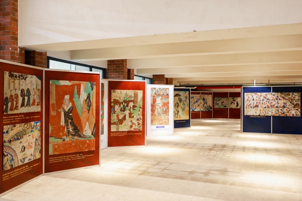 “我家住在莫高窟”敦煌文化巡展走进静安区教育学院附属学校　主办方供图