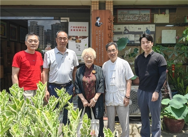 黄建璋与老友姚容宾：茶香叙旧谊，国学话传承