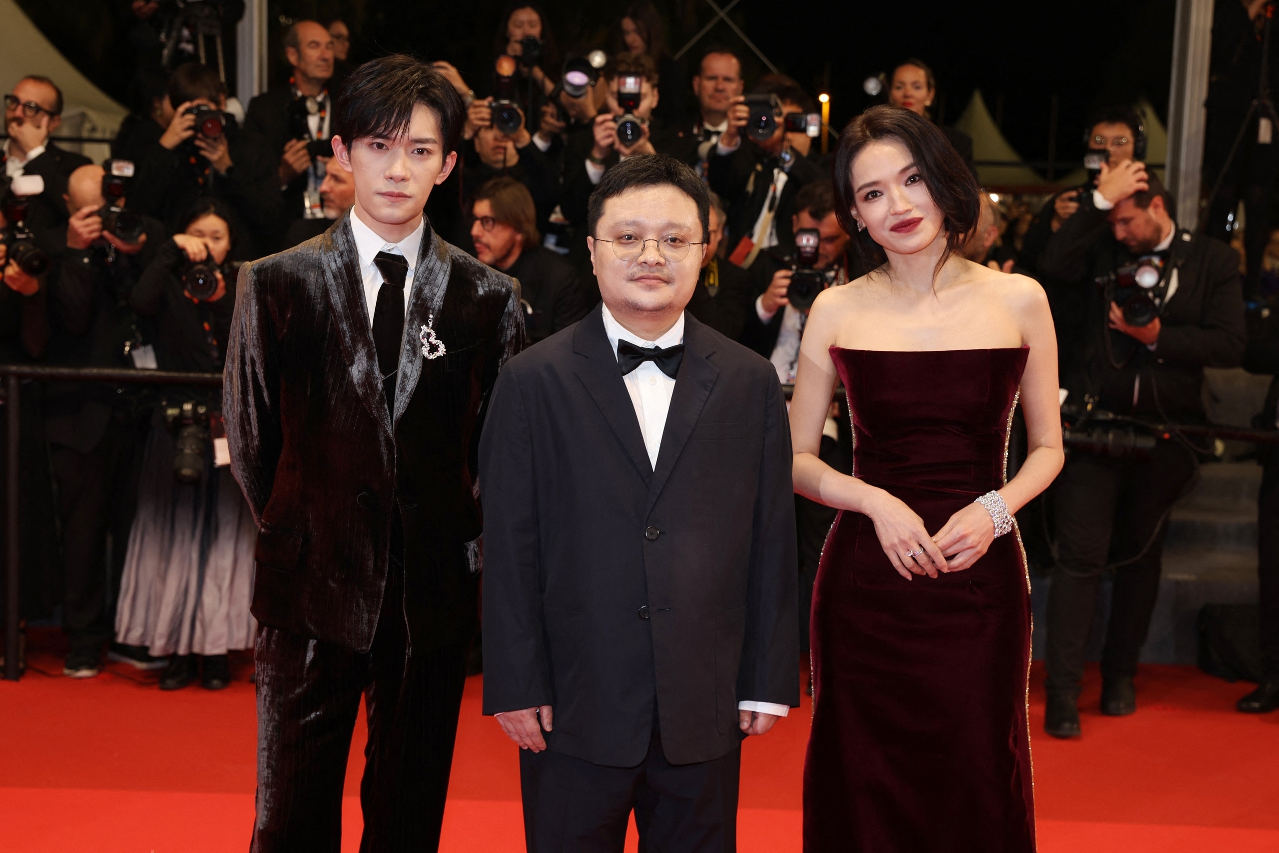 导演毕赣携手演员易烊千玺、舒淇亮相。