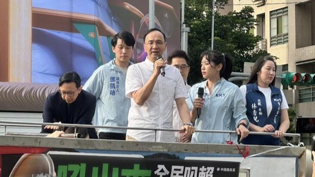 朱立伦率车队赴民进党中央党部抗议，痛批赖清德“史上最无能”