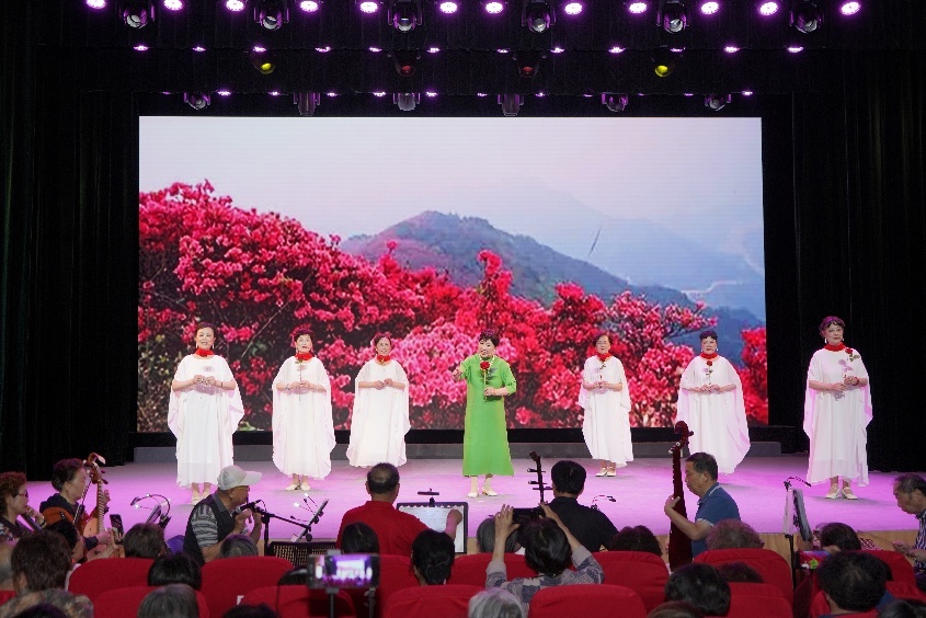 特稿&middot;梁平｜常州沪剧角：坐着轮椅临阵演唱会的90岁总导演沈国雄，情满龙城