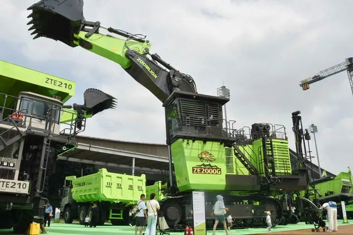这是2025年5月16日在第四届长沙国际工程机械展览会上拍摄的大型矿山机械。新华社记者 白田田 摄