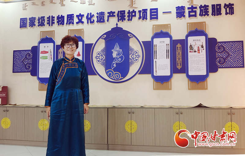 蒙古族服饰国家级非遗传承人娜仁其其格