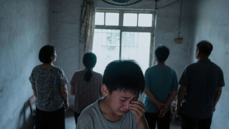 男孩被亲叔叔猥亵后，一个家族集体沉默