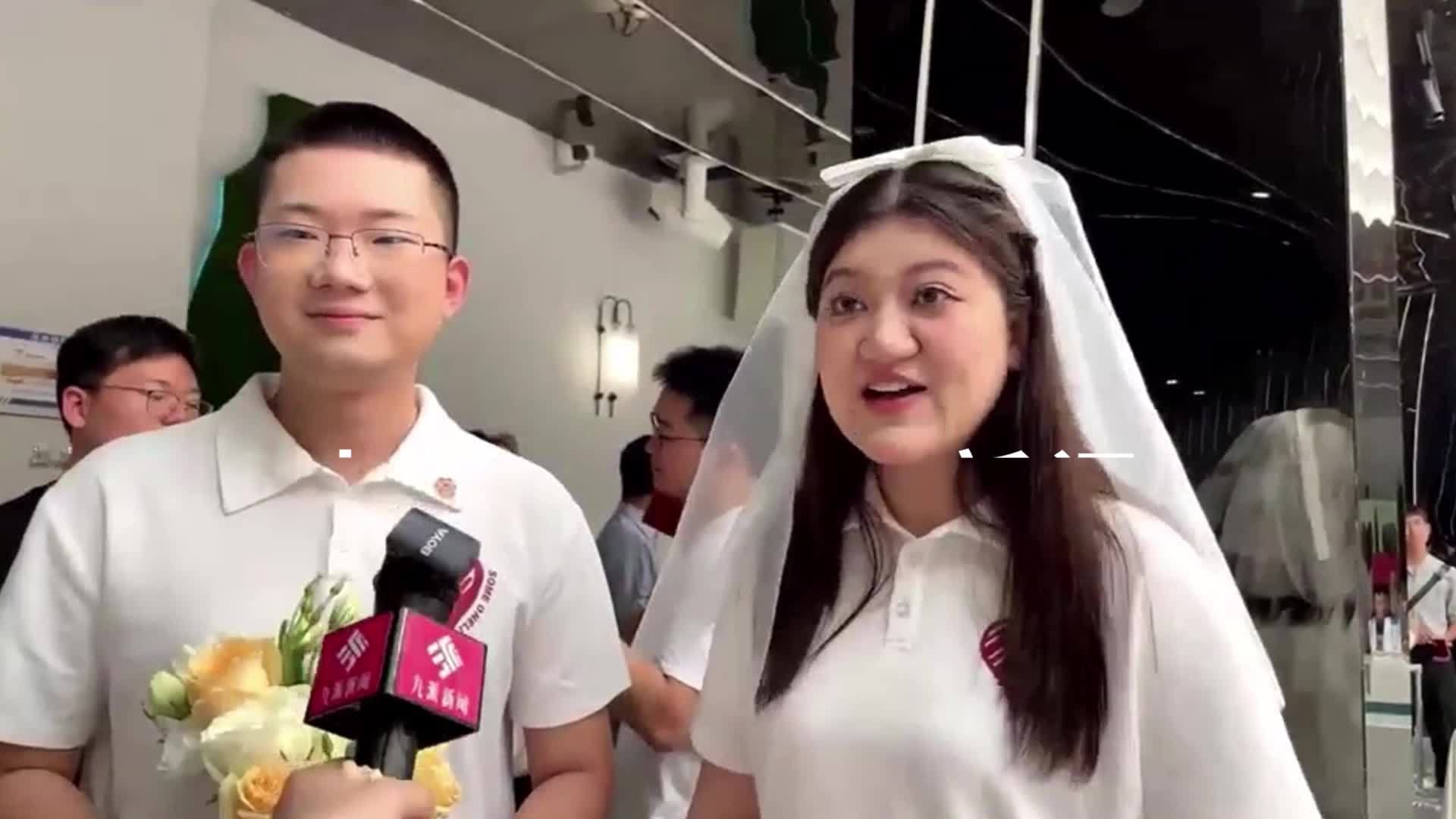 黑龙江新人“521”领证在武汉：在一起七年半，今天很有纪念意义