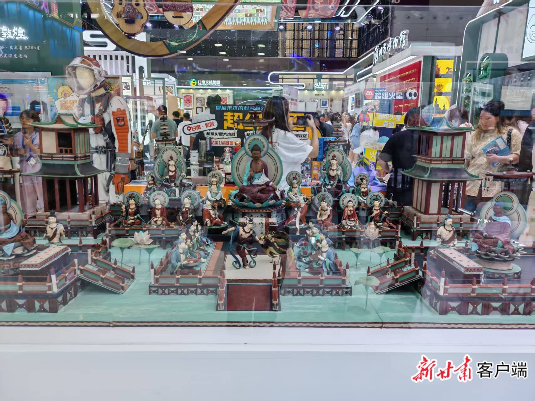 《观无量寿经变》面塑作品　本文配图均由新甘肃&middot;甘肃日报记者王睿君摄