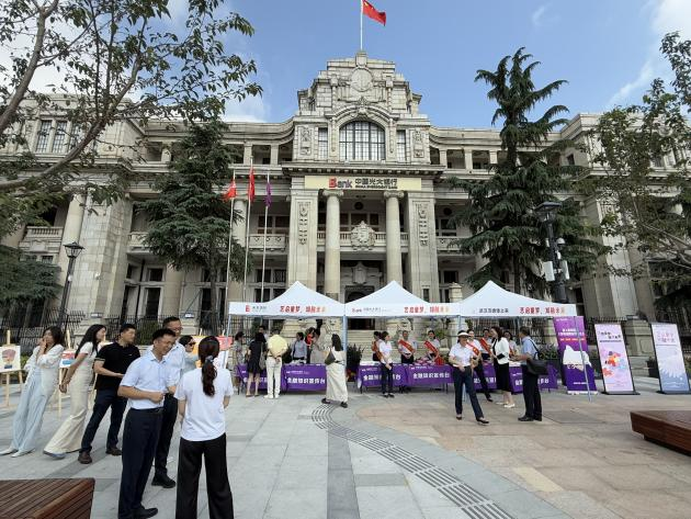 中国光大银行武汉分行联合光大信托、武汉范德堡之家儿童发展中心举办关爱“折翼天使”金融知识宣传教育活动