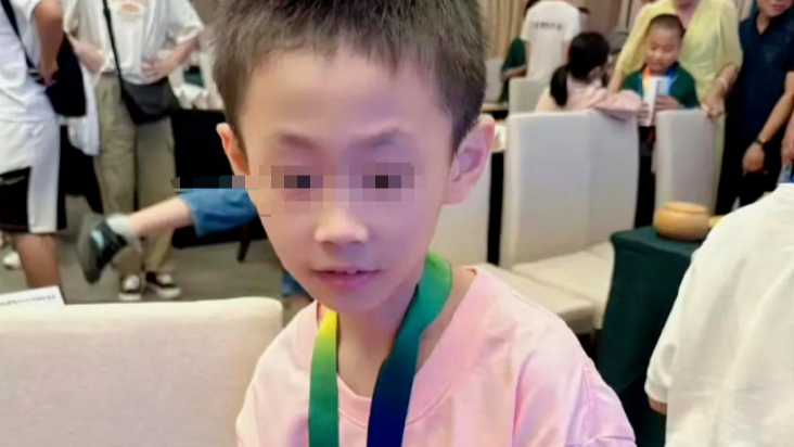9岁冠军少年跳楼身亡，死因就藏在他爸爸的朋友圈里