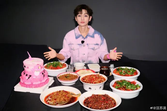 汪苏泷在社交平台上大晒美食:南昌,确实好吃