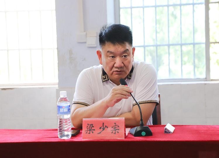 最后，鹅坡武校校长梁少宗作总结讲话。