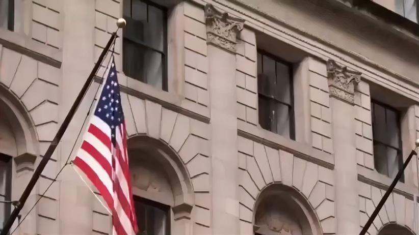 美国主权信用降级！AAA没了，美债危机或爆发，中方再抛近190亿_凤凰网视频_凤凰网