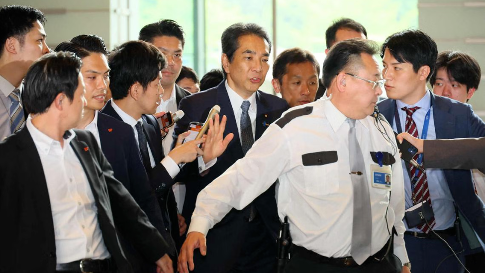 收到的米“多到可以开米铺”的日本官员辞职了，但不是因为受贿