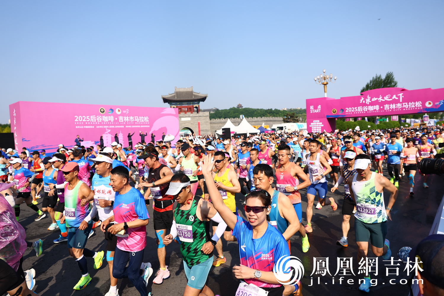 2025吉林市马拉松：30000跑者画出“博物馆之城”动感之图