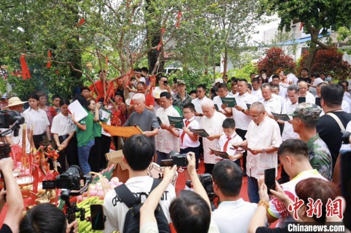 盐步老龙起龙出水仪式。大沥镇政府 供图