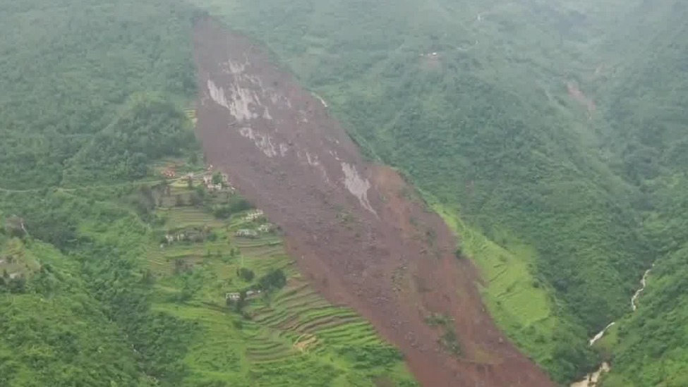 贵州大方县山体滑坡距离超千米，平均掩埋深度相当于两层楼高