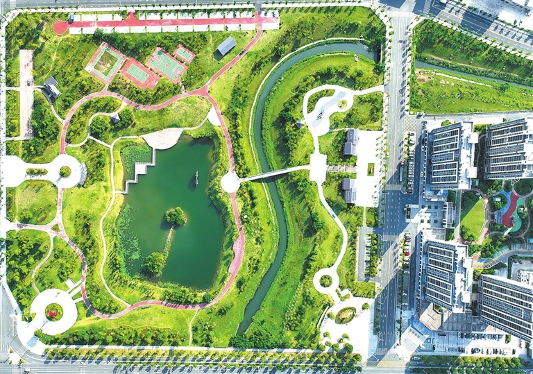 图为5月14日航拍的信丰县西牛镇老上铺村一处“口袋公园”。